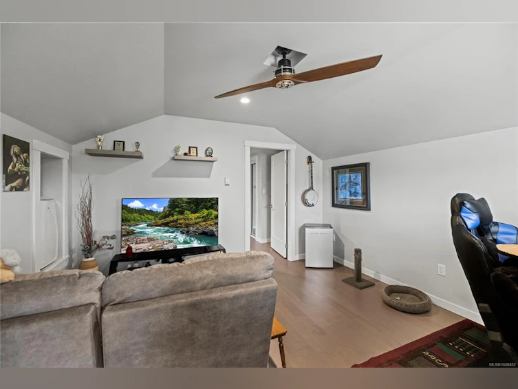 1100 Alpine View Place, Hilliers, BC, V9K 1V6 - 9