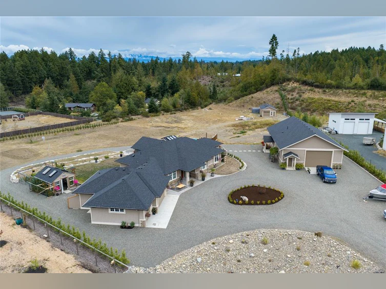 1100 Alpine View Place, Hilliers, BC, V9K 1V6 - 2