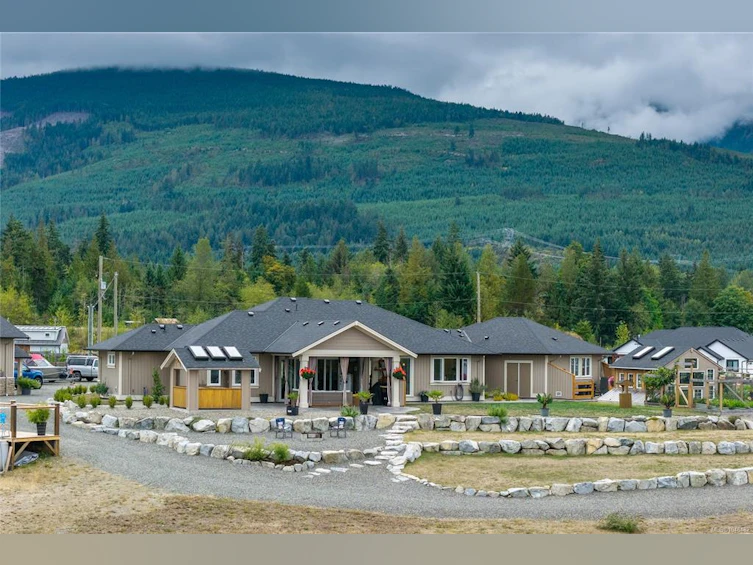 1100 Alpine View Place, Hilliers, BC, V9K 1V6 - 13
