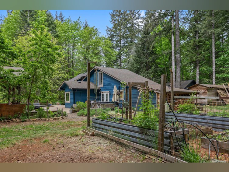9525 Doyle Road, Black Creek, BC, V9J 1E7 - 12