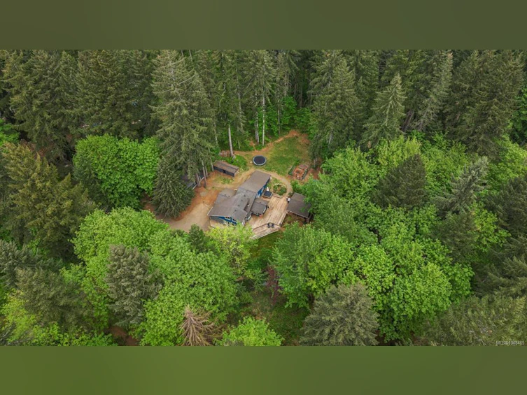 9525 Doyle Road, Black Creek, BC, V9J 1E7 - 2