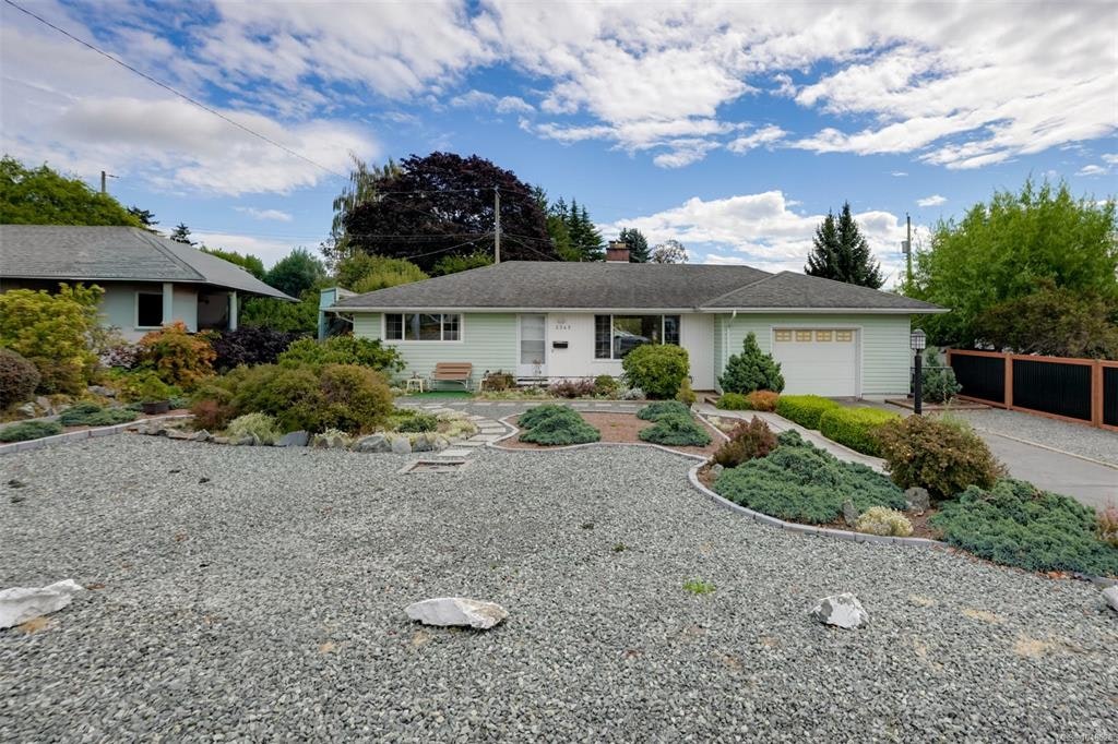 3345 Biscoe Drive, Saanich, BC, V8Z 4P7