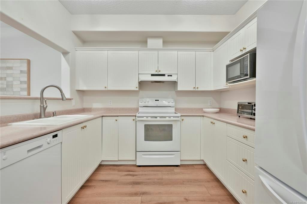 25-4525 Wilkinson Road, Saanich, BC, V8Z 5C3 - 2