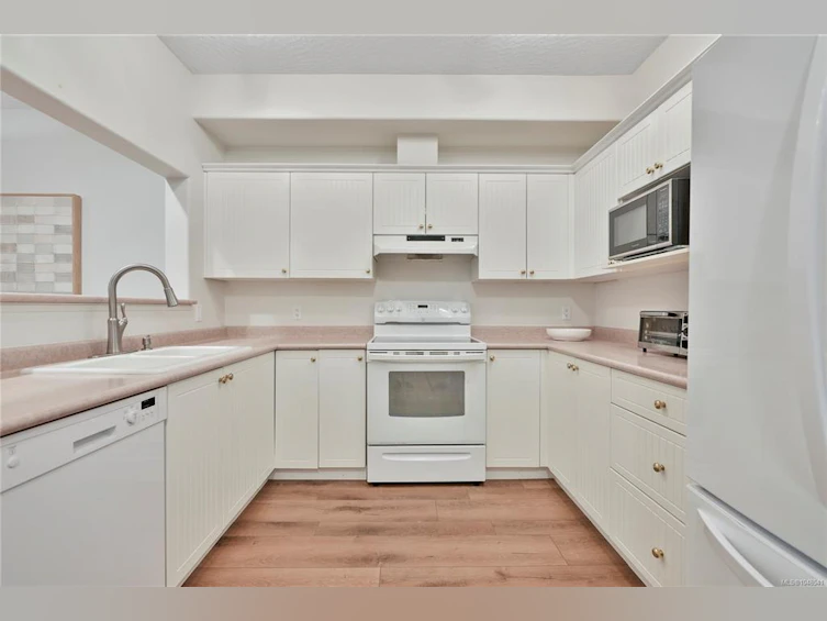 25-4525 Wilkinson Road, Saanich, BC, V8Z 5C3 - 2