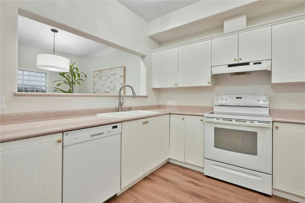 25-4525 Wilkinson Road, Saanich, BC, V8Z 5C3 - 4