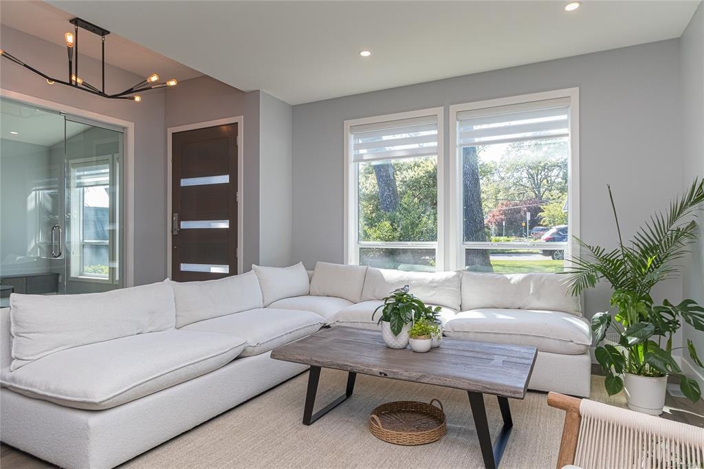 909 Bank Street, Victoria, BC, V8S 4B1 - 8