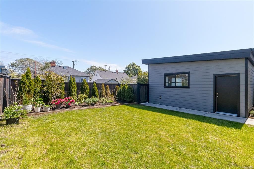 909 Bank Street, Victoria, BC, V8S 4B1 - 10