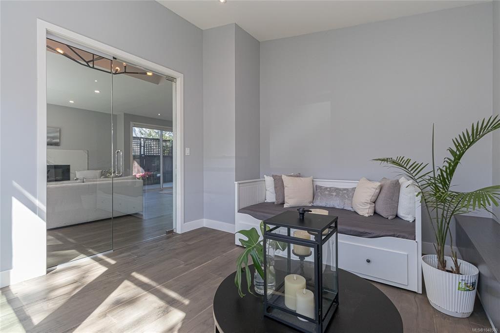 909 Bank Street, Victoria, BC, V8S 4B1 - 4