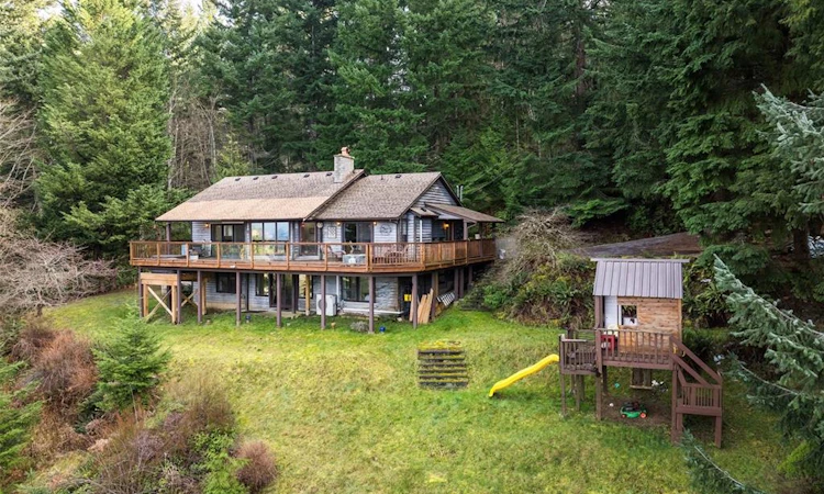 1691 Strathcona Heights Road
