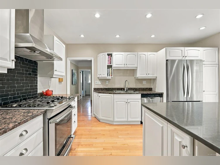 711 Richmond Avenue, Victoria, BC, V8S 3Z2 - 7