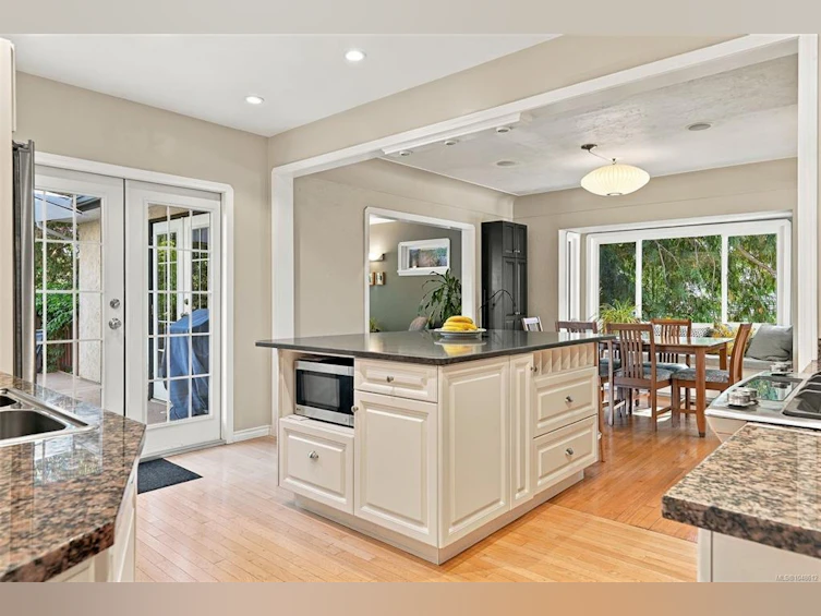 711 Richmond Avenue, Victoria, BC, V8S 3Z2 - 9