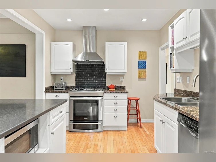 711 Richmond Avenue, Victoria, BC, V8S 3Z2 - 8