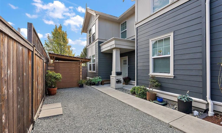 1113 Lyall Street