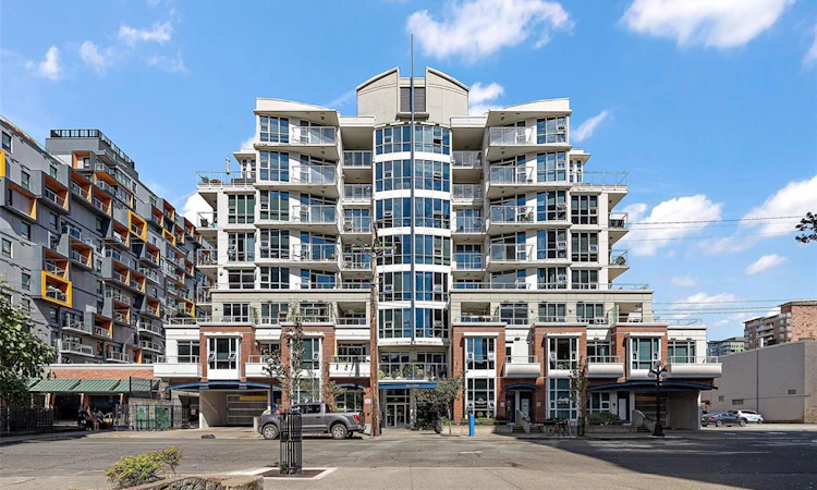 301-860 View Street