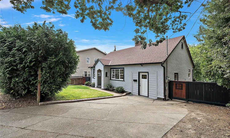 813 Portage Road