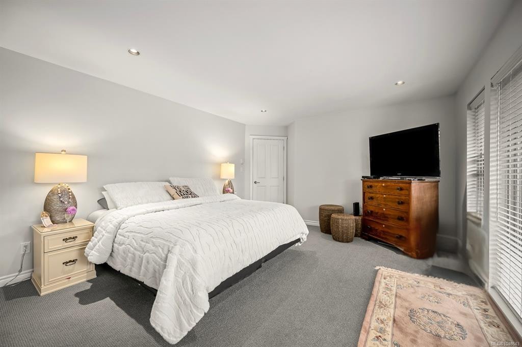 204-1705 Comox Avenue - 4