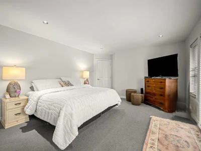 204-1705 Comox Avenue - 4