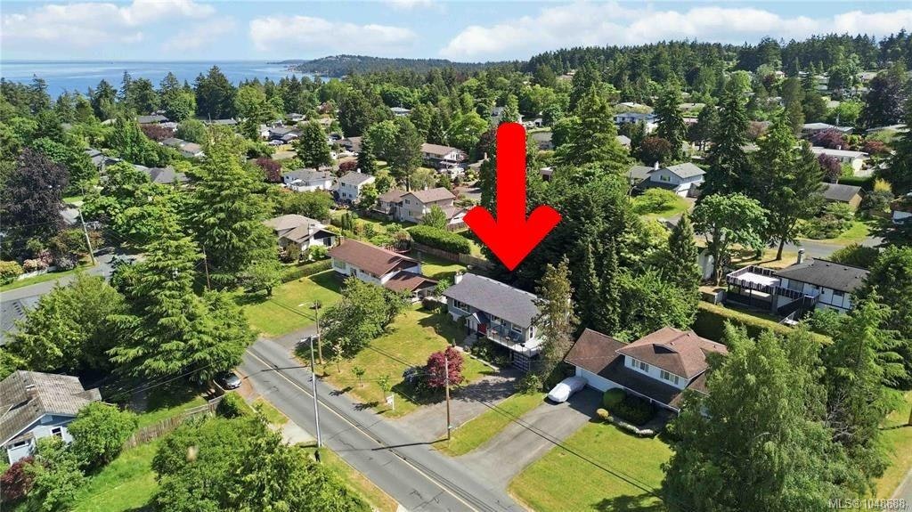 1909 Ferndale Road, Saanich, BC, V8N 2Y4