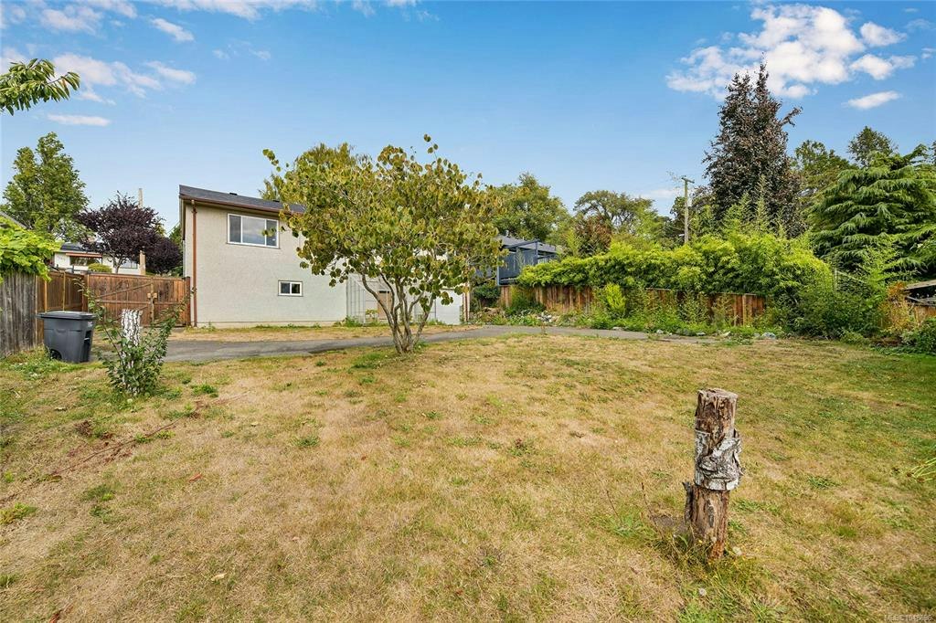 1277 Revercomb Place, Victoria, BC, V8V 3G5 - 33
