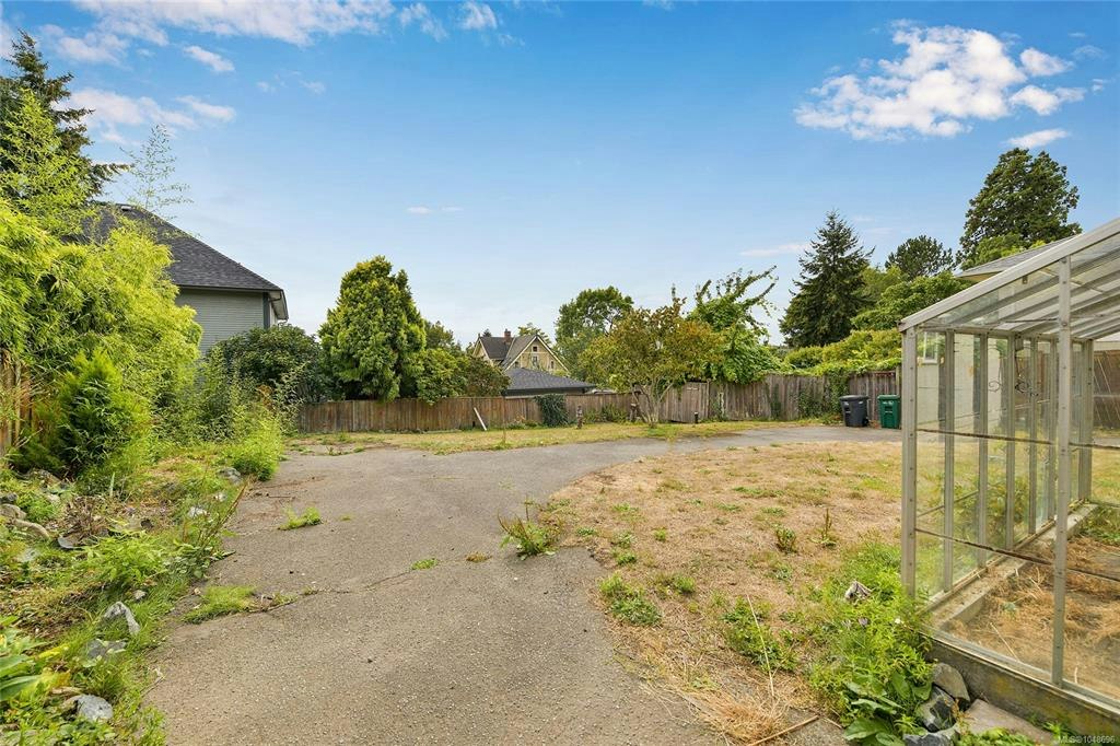 1277 Revercomb Place, Victoria, BC, V8V 3G5 - 31
