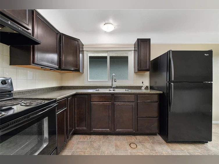 1277 Revercomb Place, Victoria, BC, V8V 3G5 - 10
