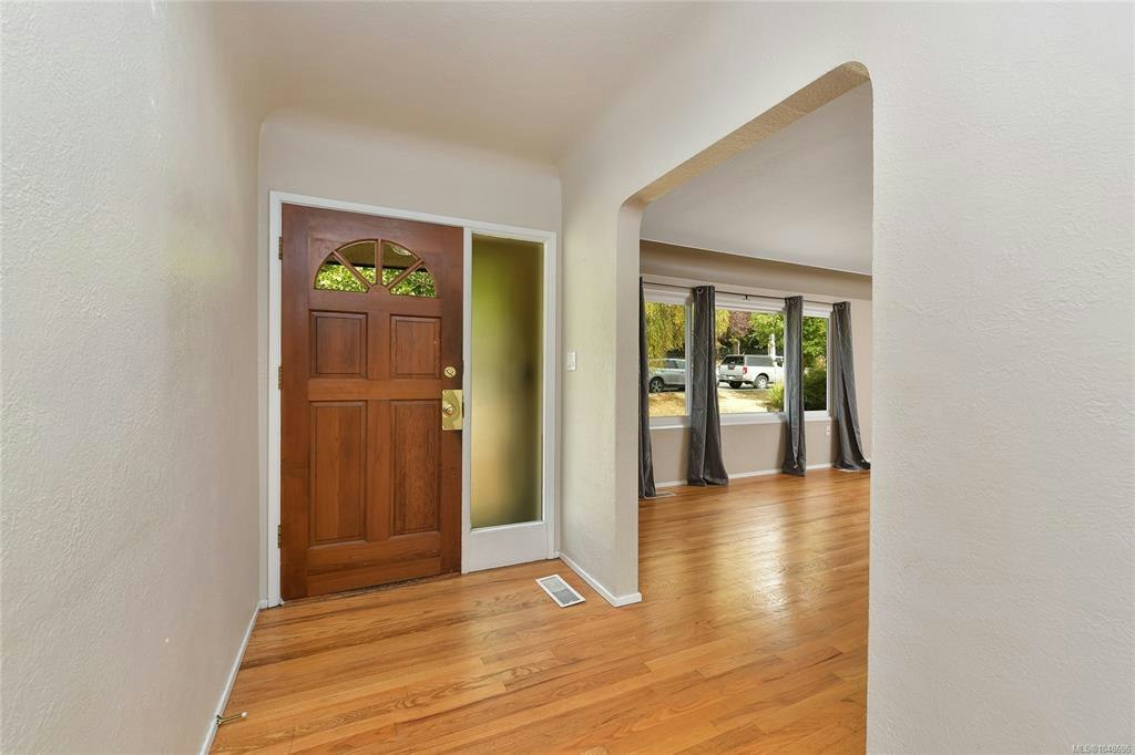 1277 Revercomb Place, Victoria, BC, V8V 3G5 - 21