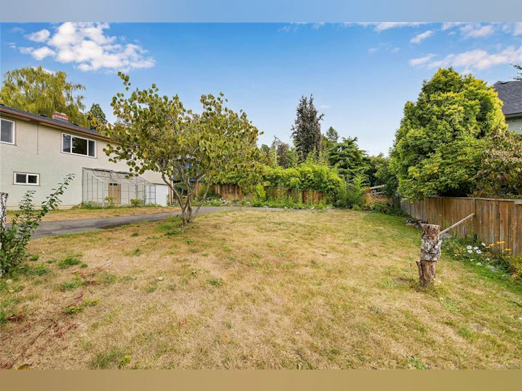 1277 Revercomb Place, Victoria, BC, V8V 3G5 - 34
