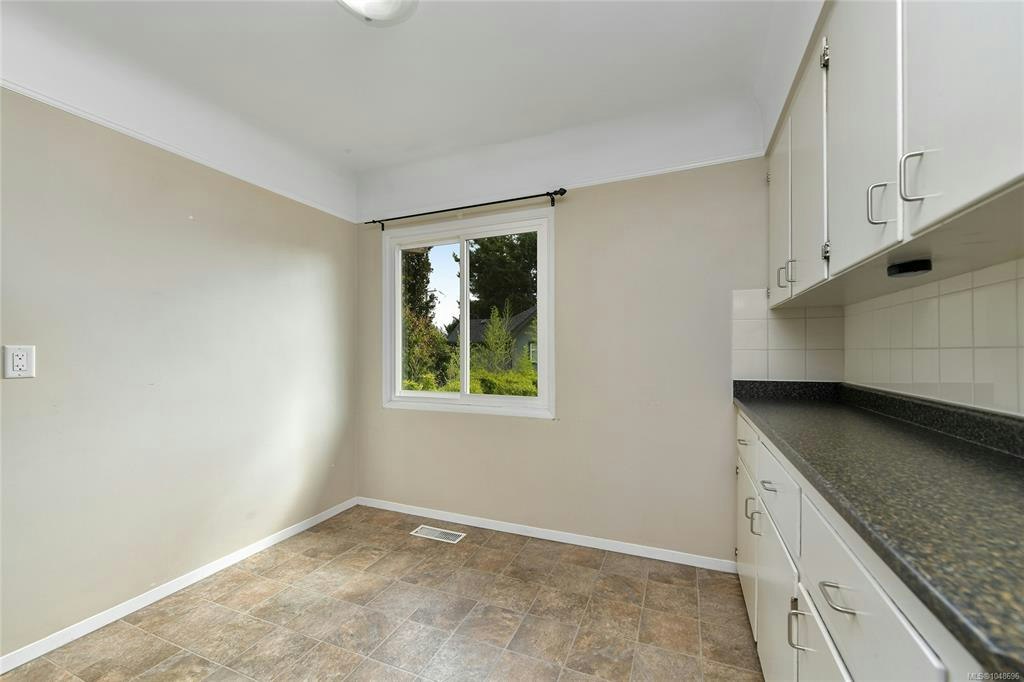1277 Revercomb Place, Victoria, BC, V8V 3G5 - 14