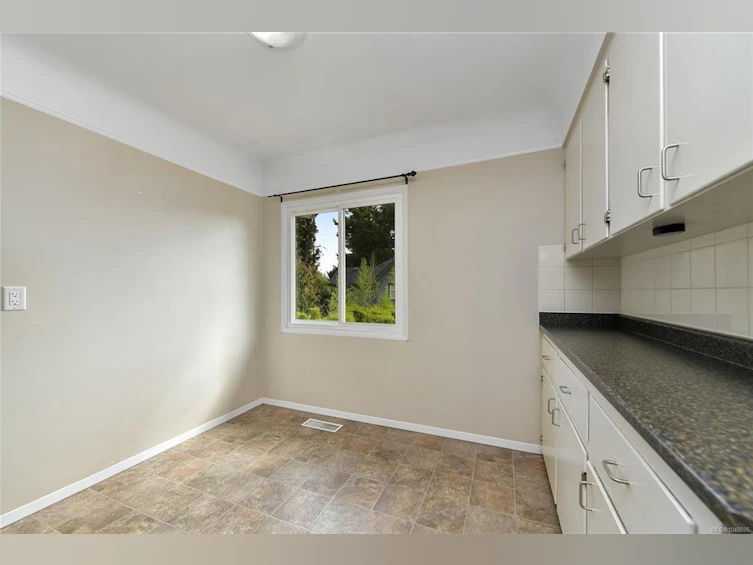 1277 Revercomb Place, Victoria, BC, V8V 3G5 - 14