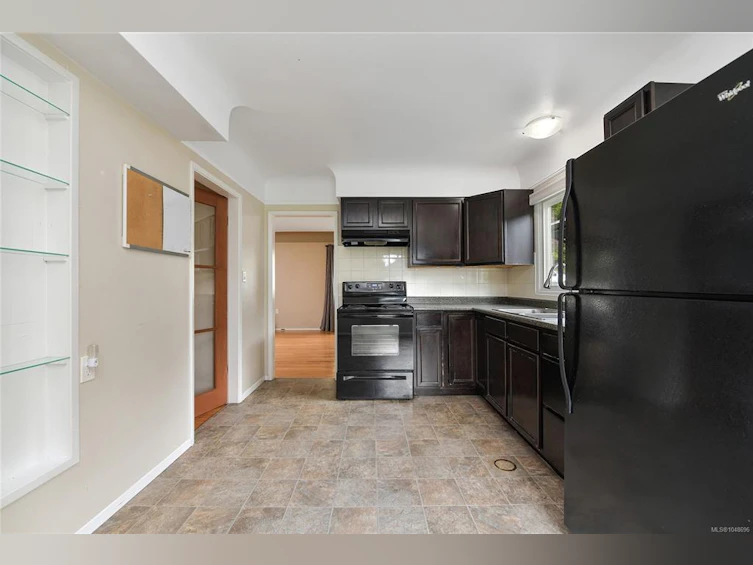 1277 Revercomb Place, Victoria, BC, V8V 3G5 - 9