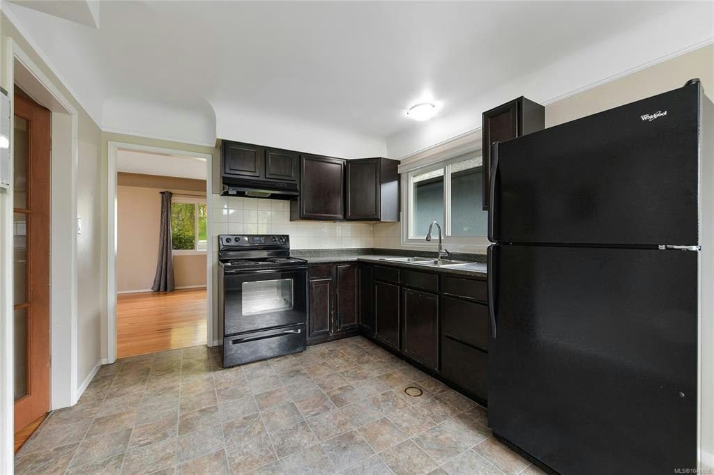 1277 Revercomb Place, Victoria, BC, V8V 3G5 - 12