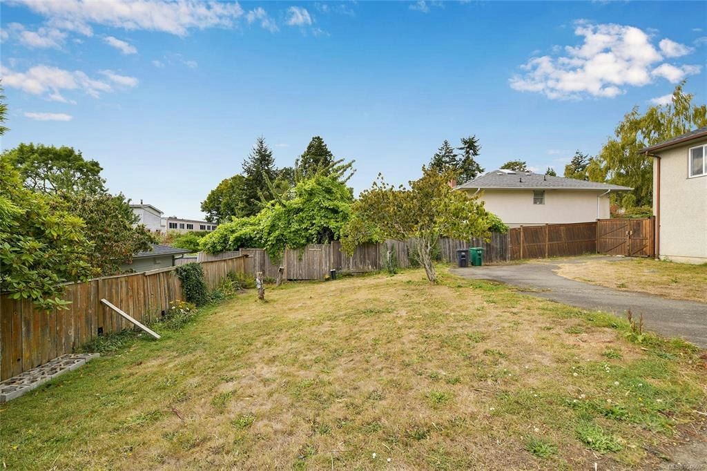 1277 Revercomb Place, Victoria, BC, V8V 3G5 - 35