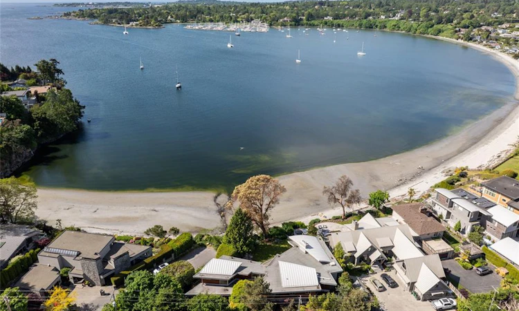 3931 Cadboro Bay Road