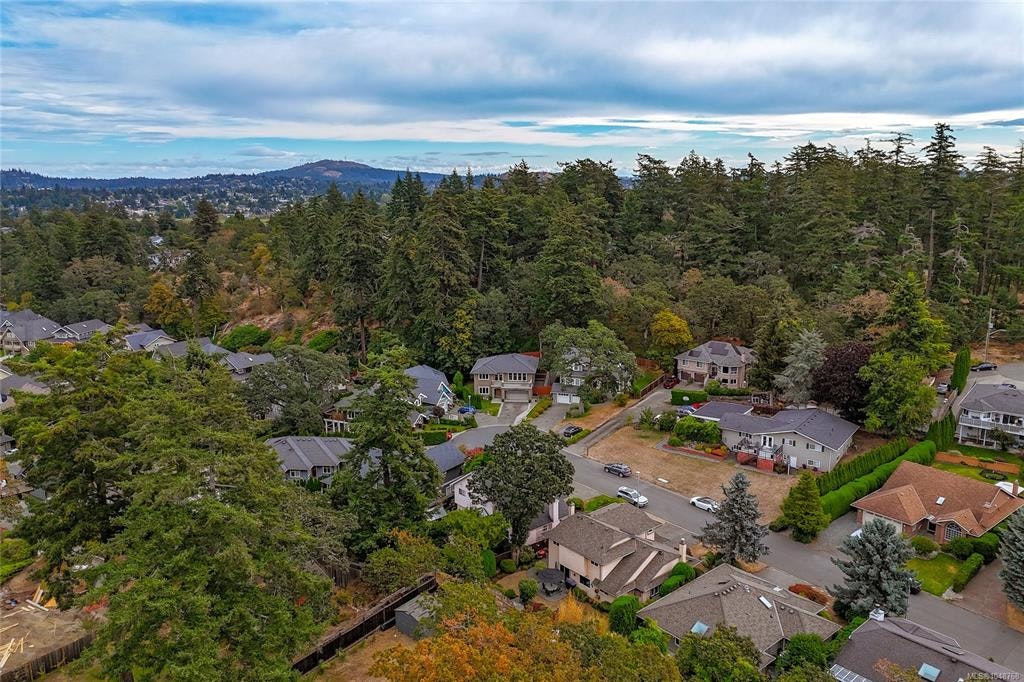 3847 Cardie Court, Saanich, BC, V8Z 7G8