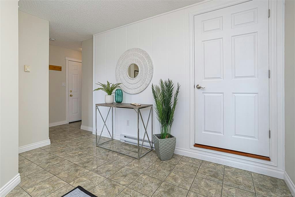 6315 Central Saanich Road, Central Saanich, BC, V8Z 5T8 - 6