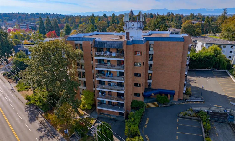 404-4030 Quadra Street