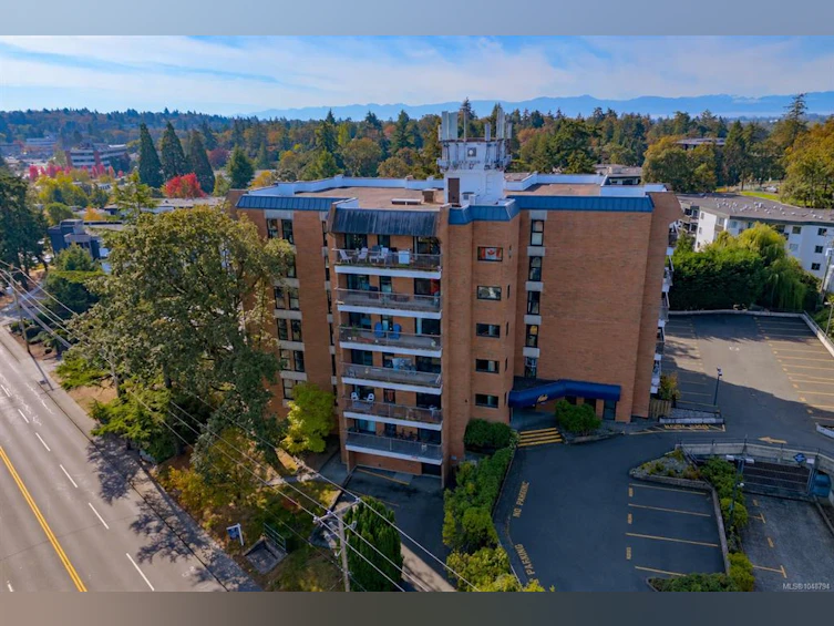 404-4030 Quadra Street, Saanich, BC, V8X 1K2