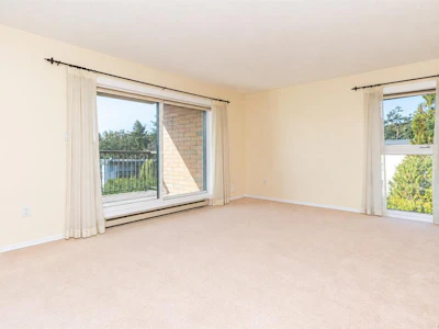 404-4030 Quadra Street - 2