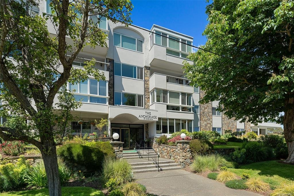 105-1312 Beach Drive, Oak Bay, BC, V8S 2N5