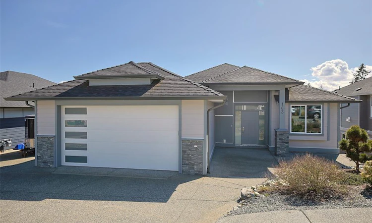 163 Golden Oaks Crescent