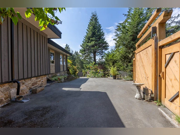 3707 Rope Road, Pender Island, BC, V0N 2M2 - 11