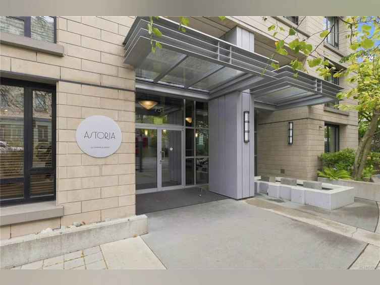101-751 Fairfield Road, Victoria, BC, V8W 4A4