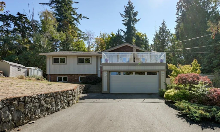 1215 Cloake Hill Road