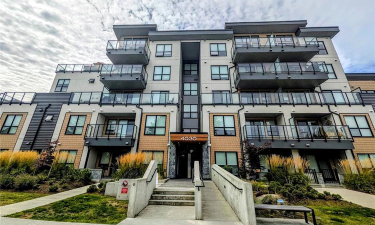 107-4030 Shelbourne Street
