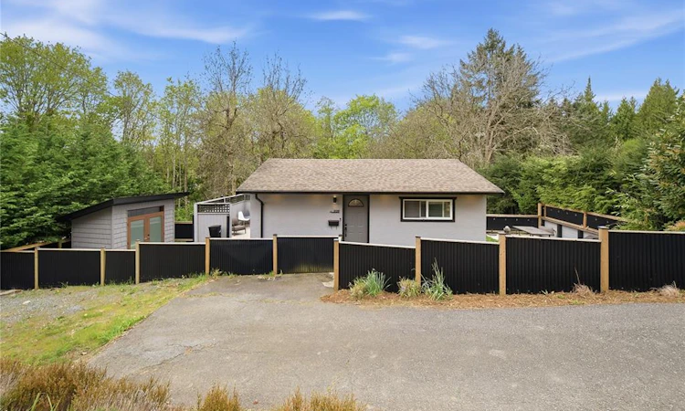 3129 Departure Bay Road