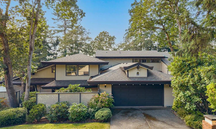 6-909 Carolwood Drive