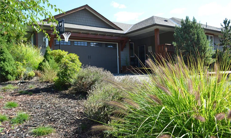 7284 Lakefront Drive