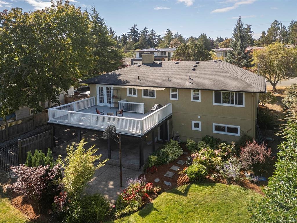 1924 Casa Marcia Crescent, Saanich, BC, V8N 2X3