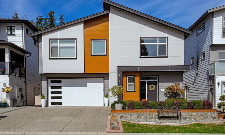 1005 Golden Spire Crescent