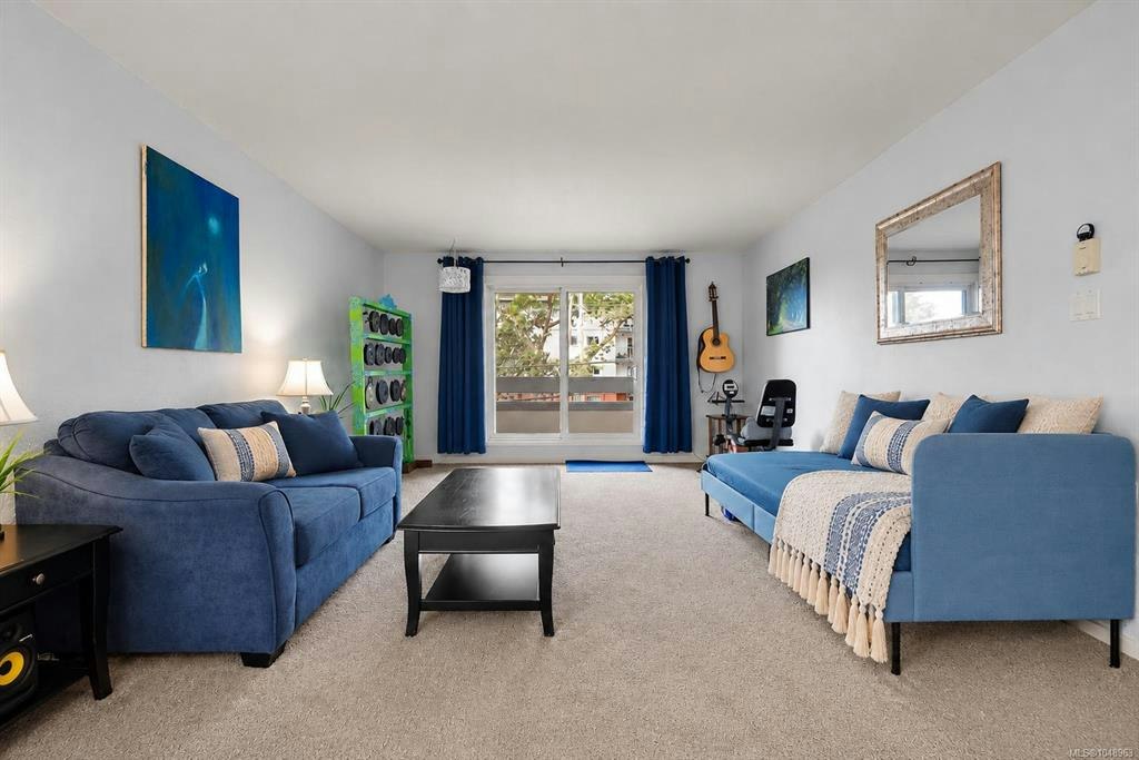 216-3235 Quadra Street, Saanich, BC, V8X 1G4